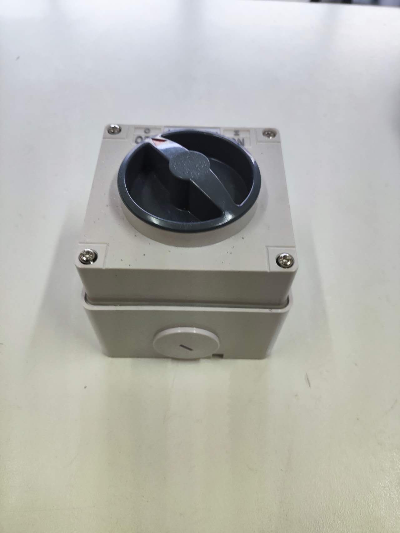 56SW 32A 5-Pin 500V Combination Switch / Socket IP66 - box, label or specification detail