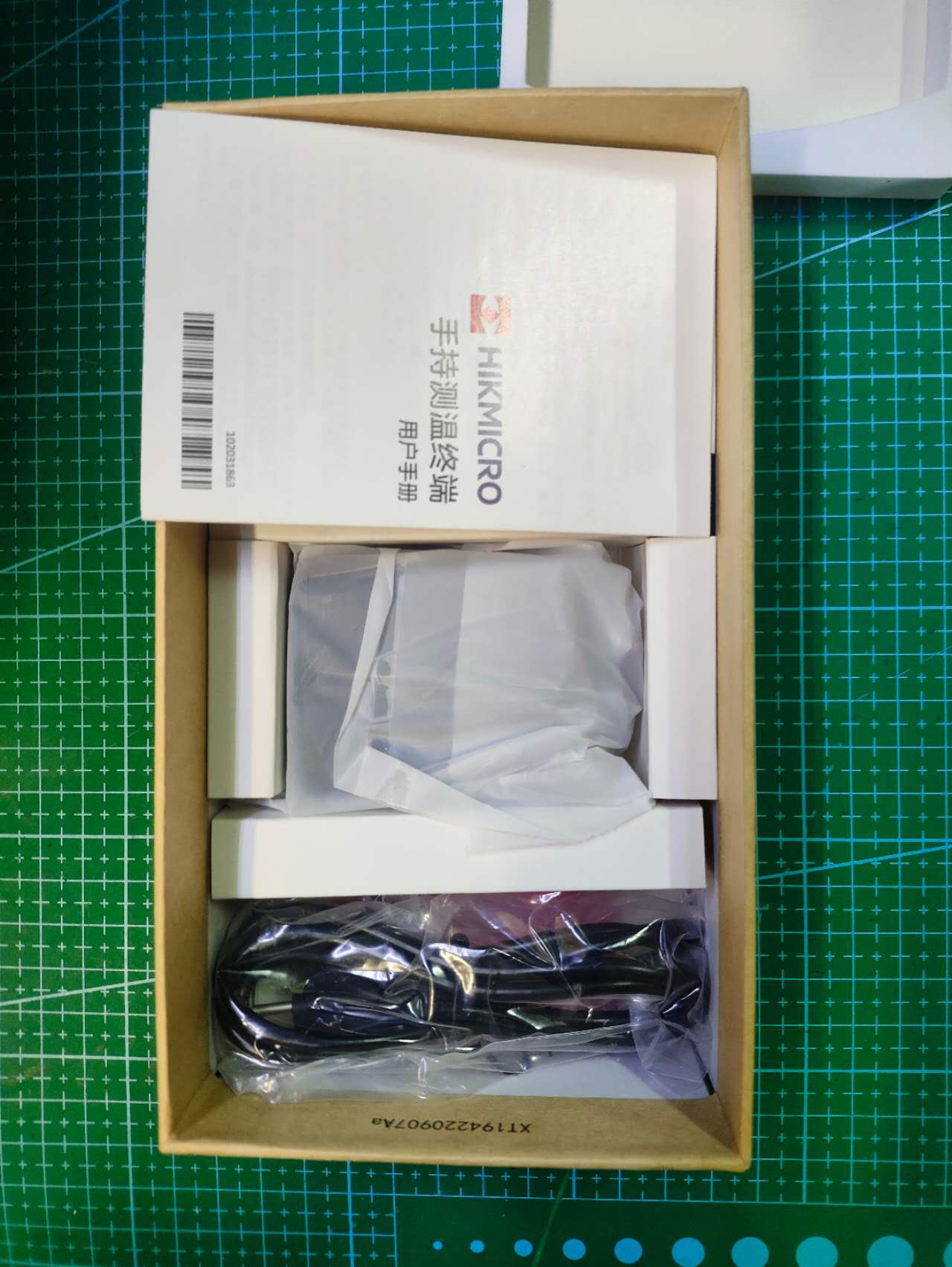 HIKMICRO HM-TJ61B-3AF Handheld Temperature Measurement Terminal - included item or label detail