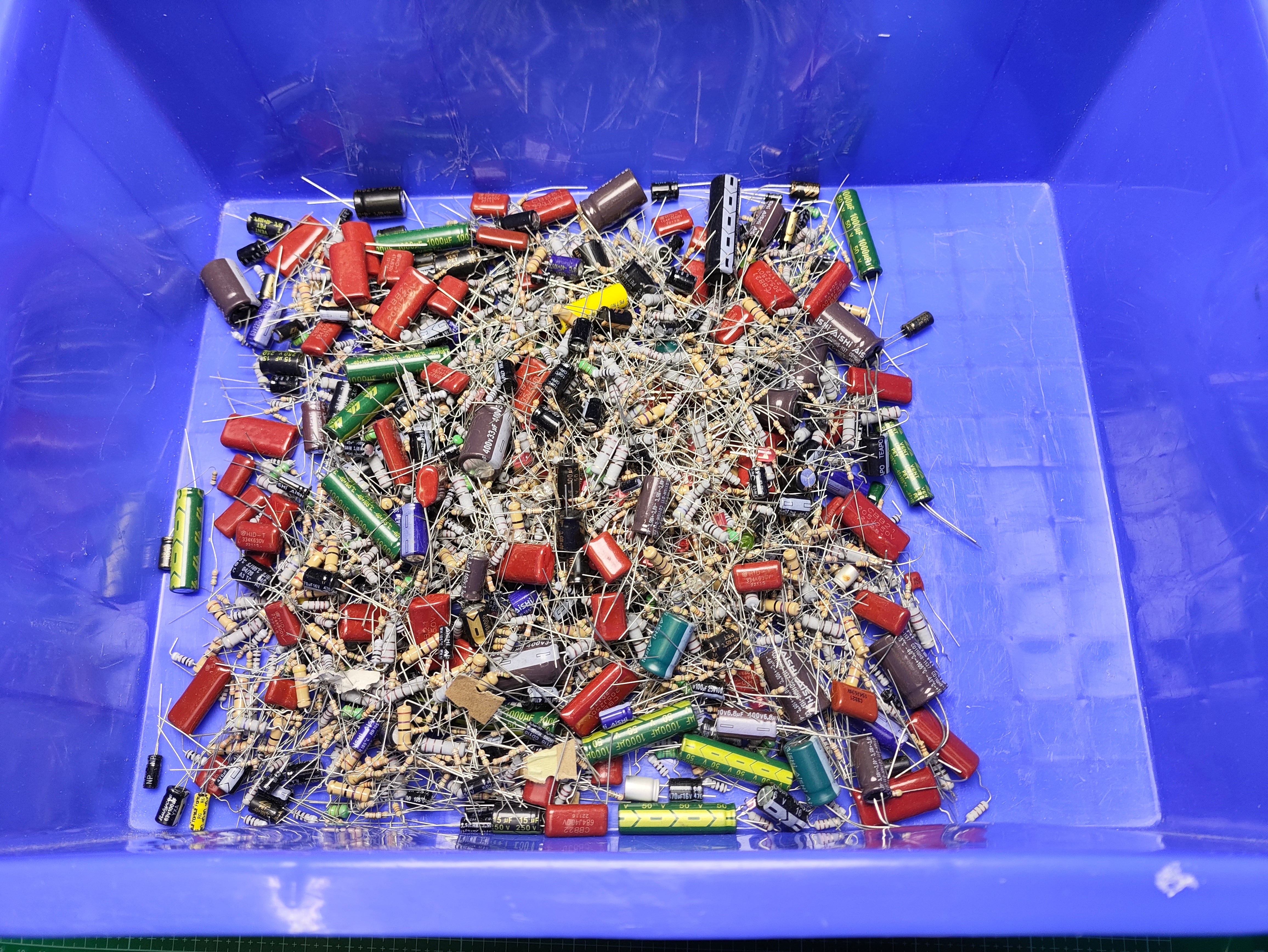 AEPC Mixed Through-Hole Components Grab Bag (Approx. 100g) - additional detail photo 7