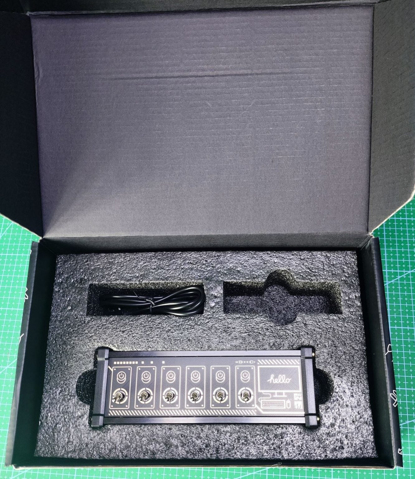 Cyberpunk 6-Port USB Power Hub - Type-C Desktop Charging - main adapter or cable view