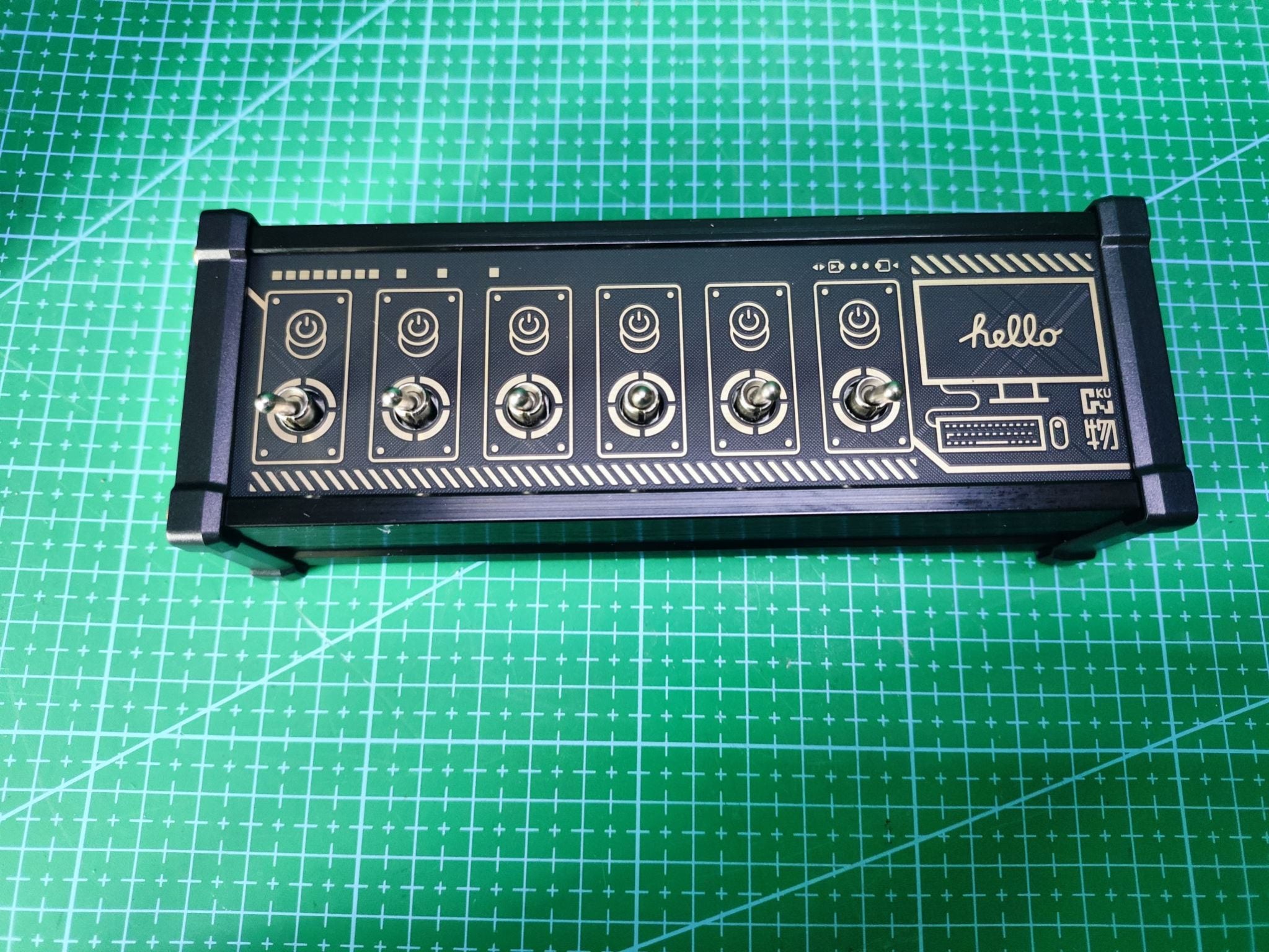 Cyberpunk 6-Port USB Power Hub - Type-C Desktop Charging - additional detail photo 4