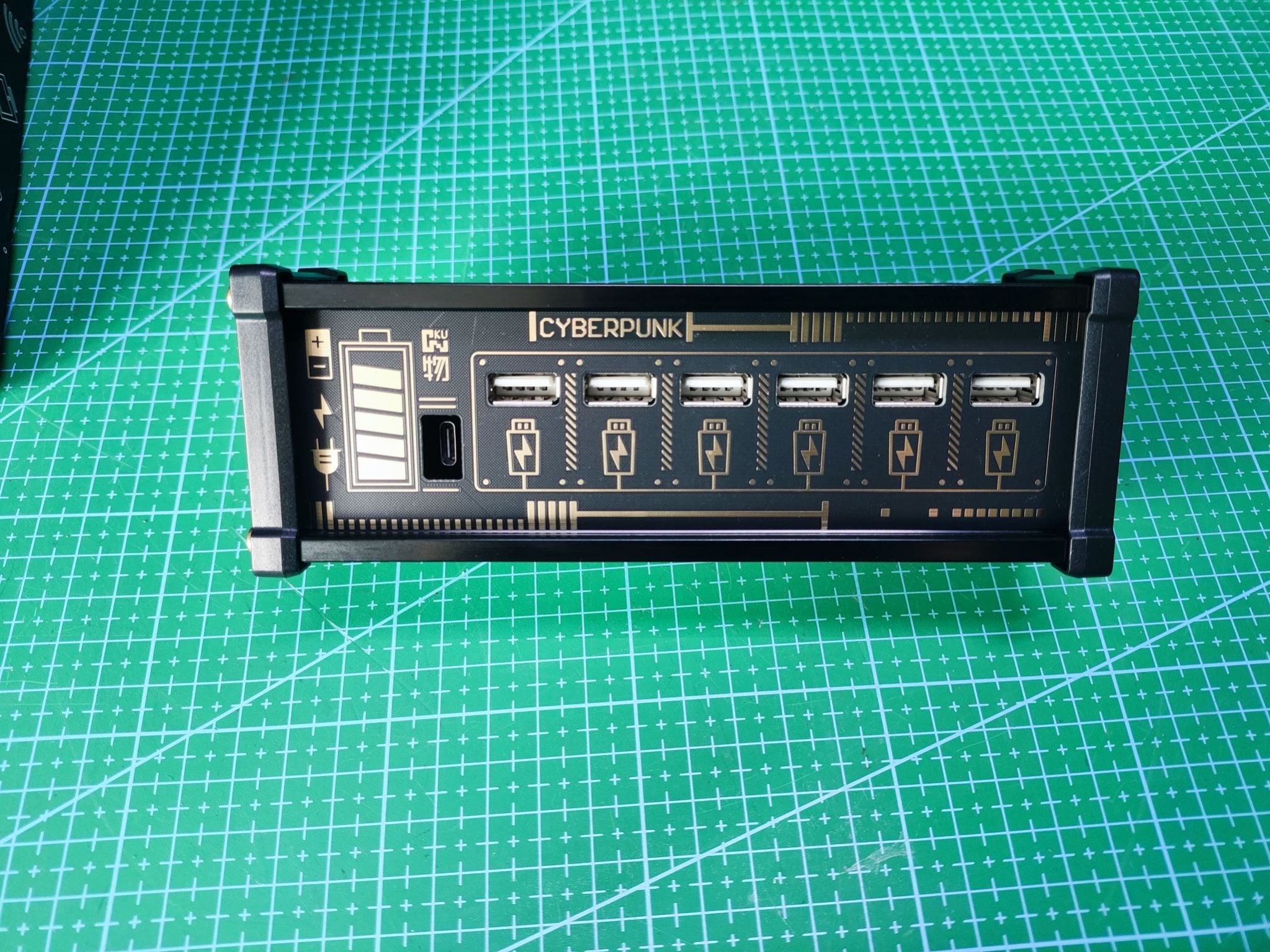 Cyberpunk 6-Port USB Power Hub - Type-C Desktop Charging - connector detail