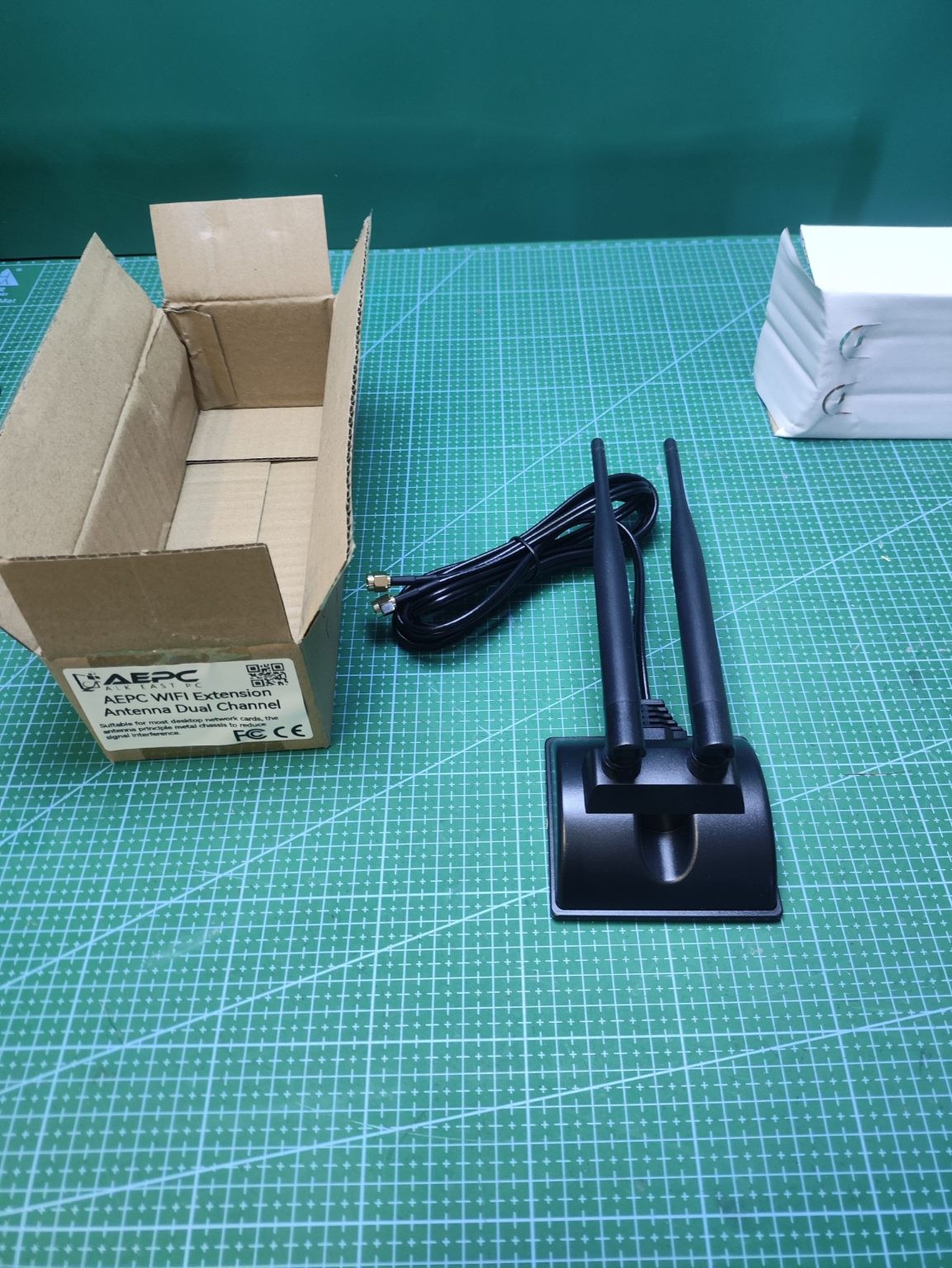 AEPC Dual RP-SMA WiFi Extension Antenna Stand - main unit or kit view