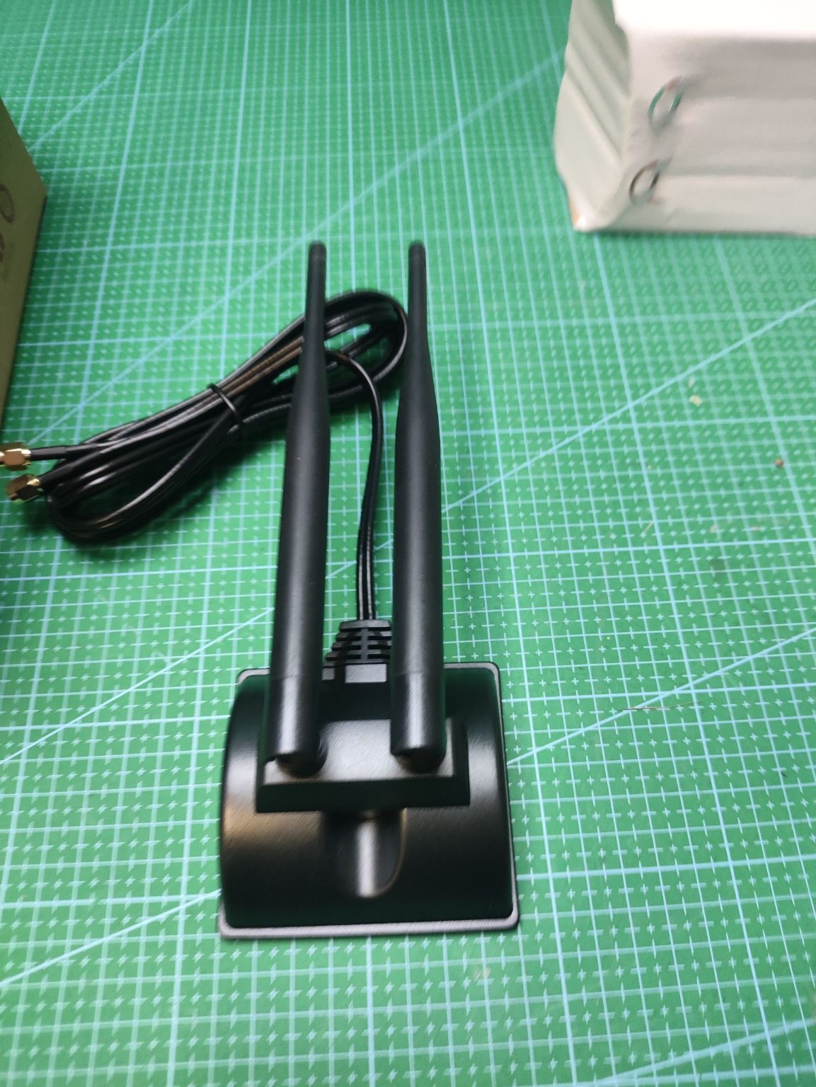 AEPC Dual RP-SMA WiFi Extension Antenna Stand - box, label or specification detail