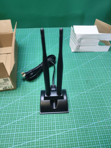 AEPC Dual RP-SMA WiFi Extension Antenna Stand - ports and accessory detail