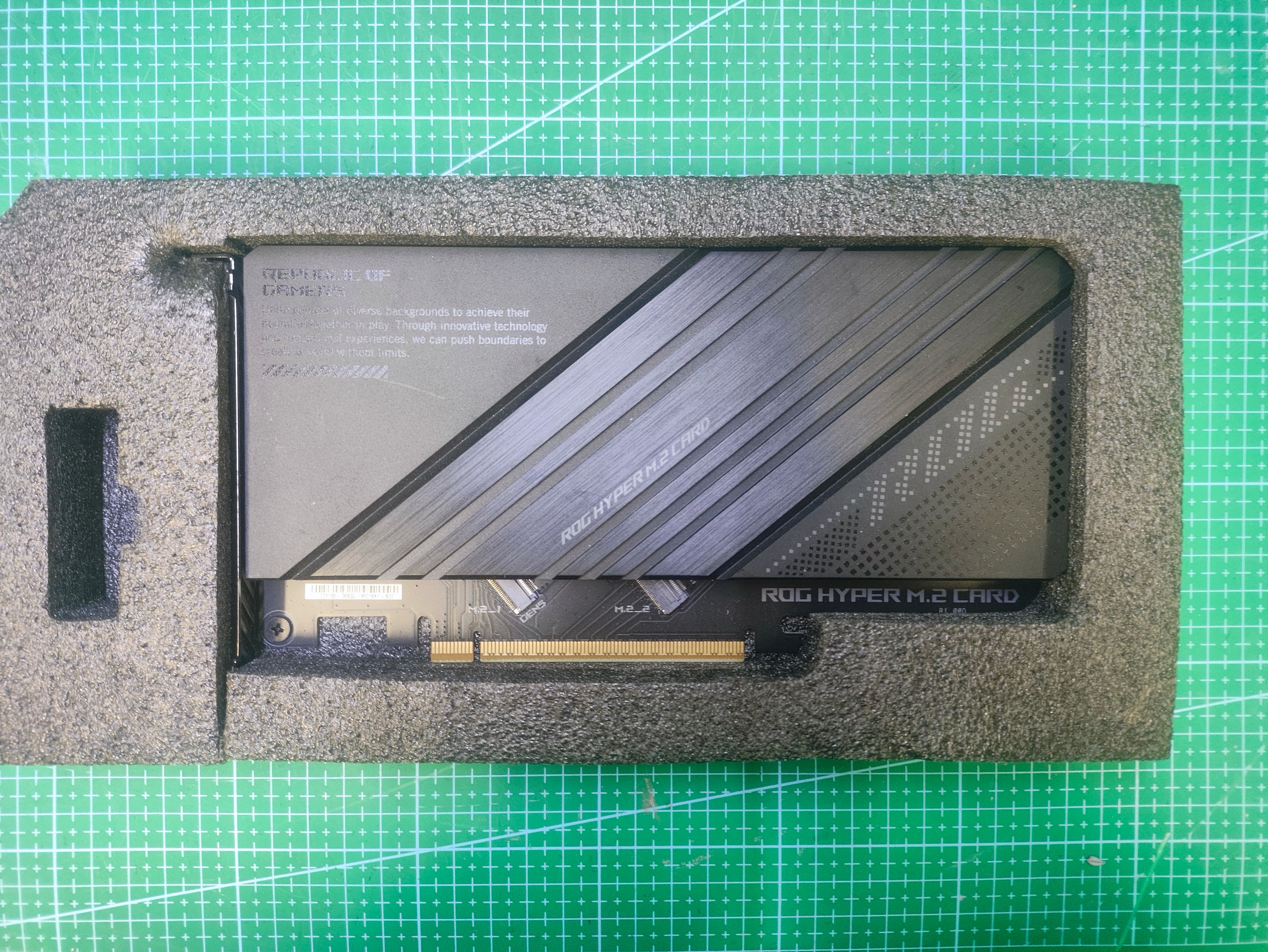 ASUS ROG Hyper M.2 PCIe 5.0 Card - Dual NVMe Slots - additional detail photo 4