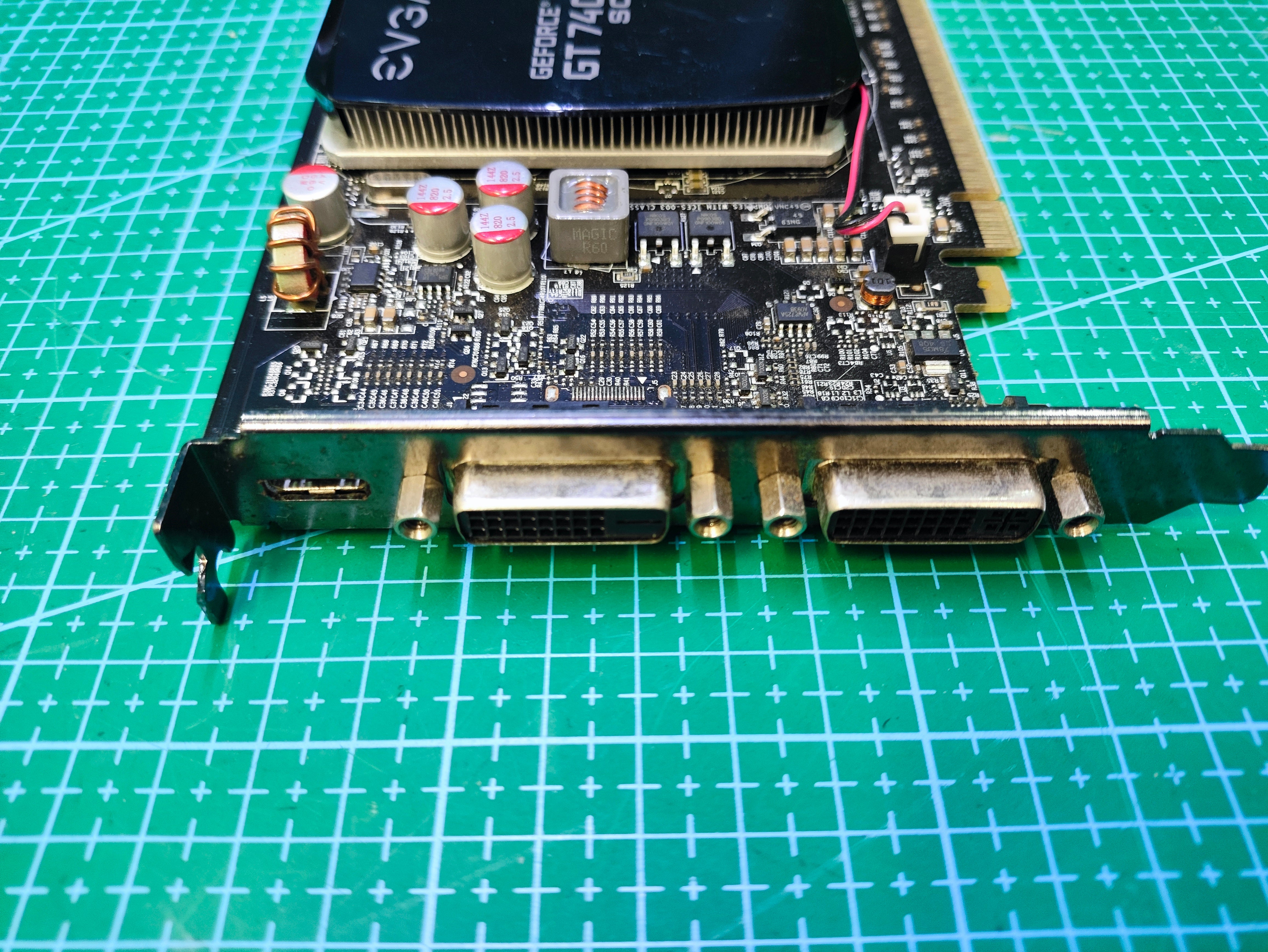 EVGA GeForce GT 740 2GB Superclocked GPU - detail photo