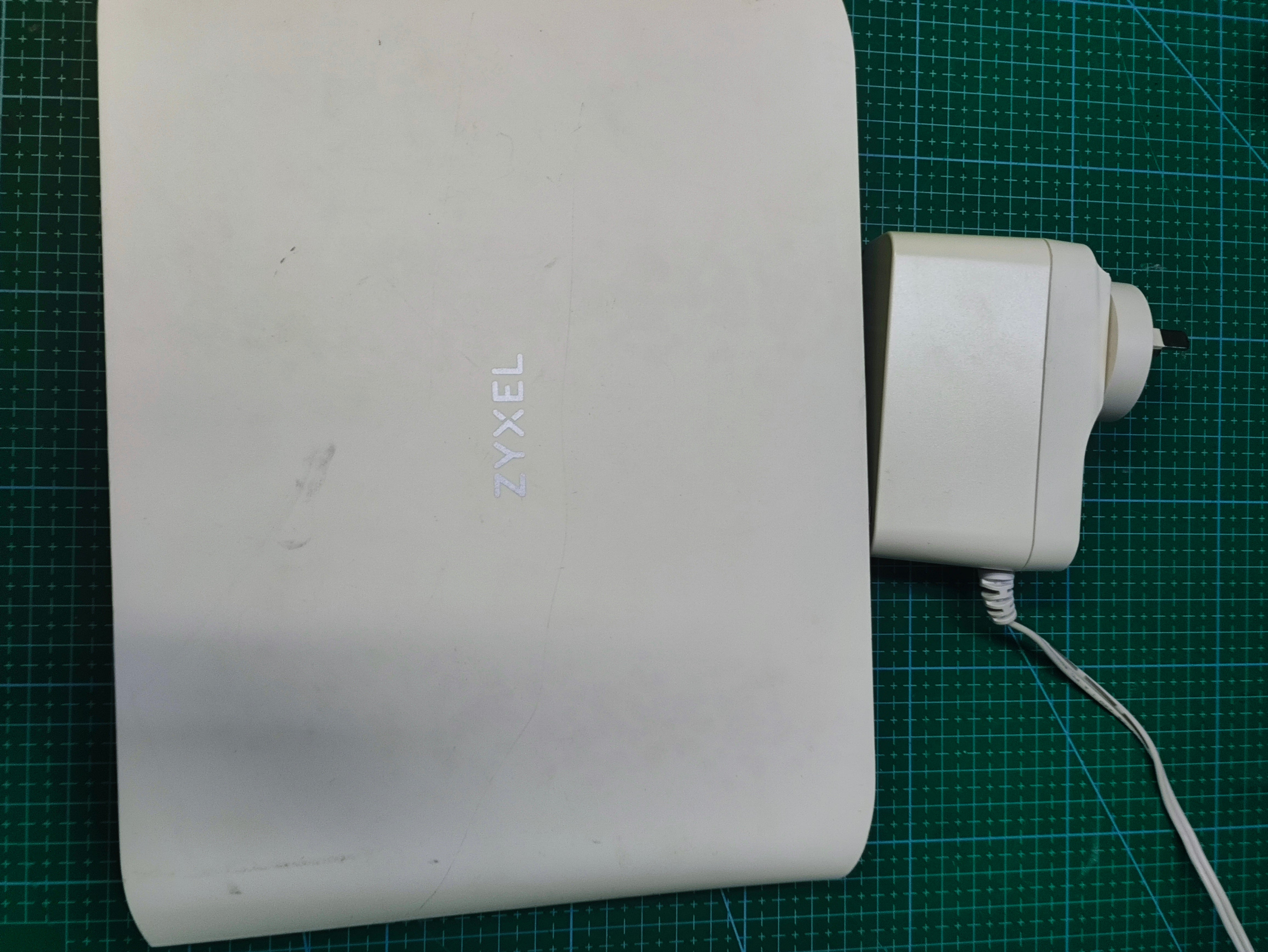 ZYXEL A6000 10Gbps ROUTER Dual-Band Wireless PON VoIP IAD with SFP - ports and accessory detail