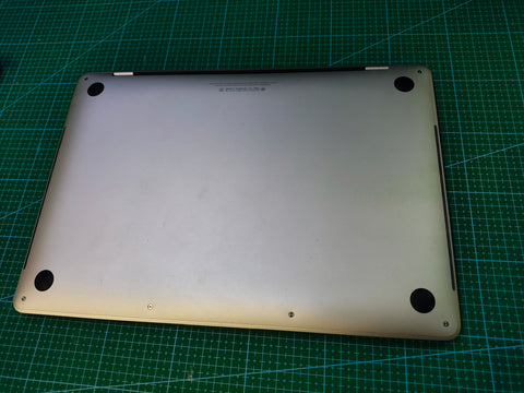 MacBook Pro 13 inch 2019 256GB 8GB RAM Silver A1989 - Used - additional detail photo 5