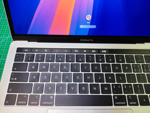 MacBook Pro 13 inch 2019 256GB 8GB RAM Silver A1989 - Used - additional detail photo 8