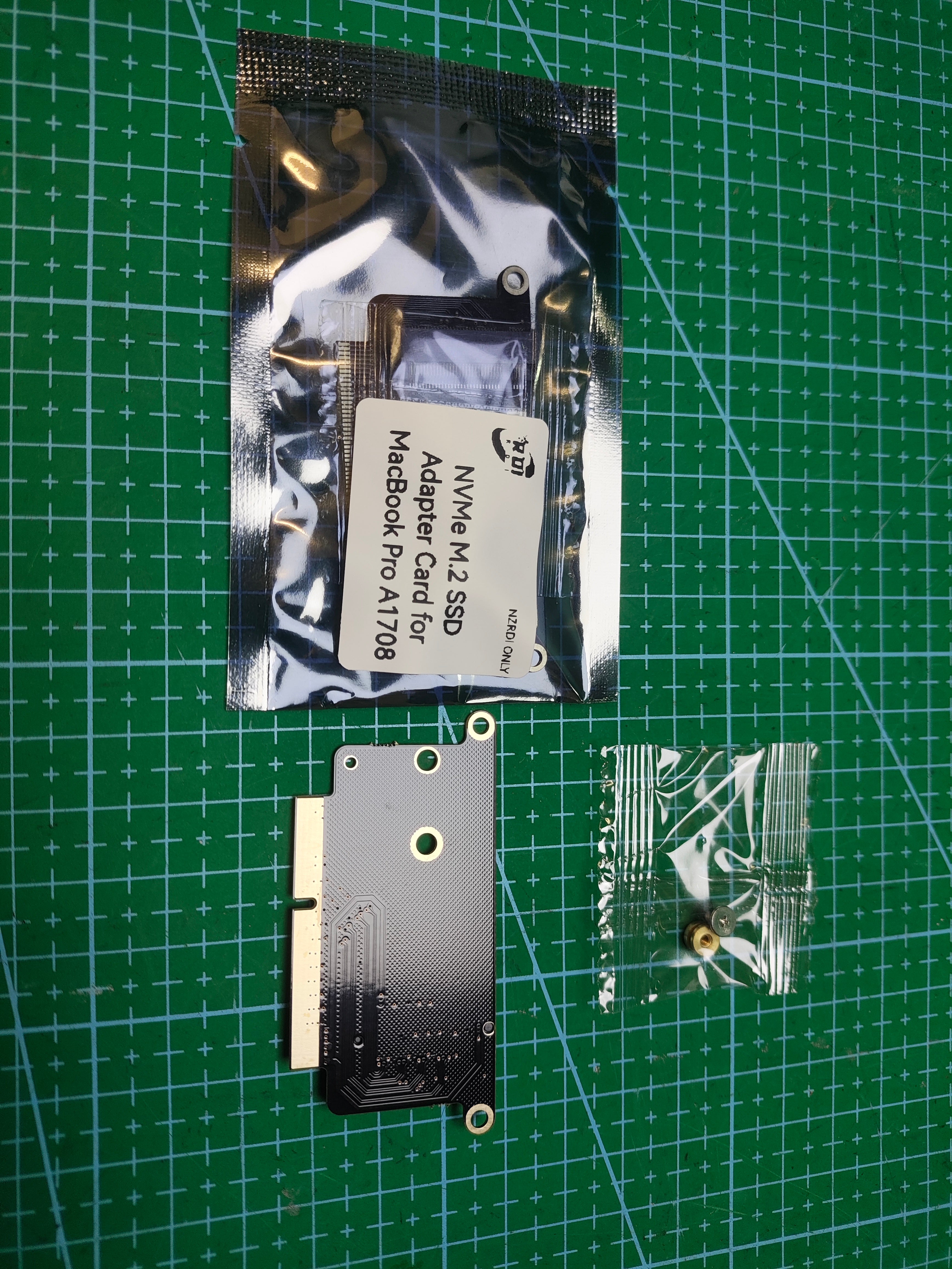 NVMe M.2 SSD Adapter Card for MacBook Pro A1708 - connector or module detail