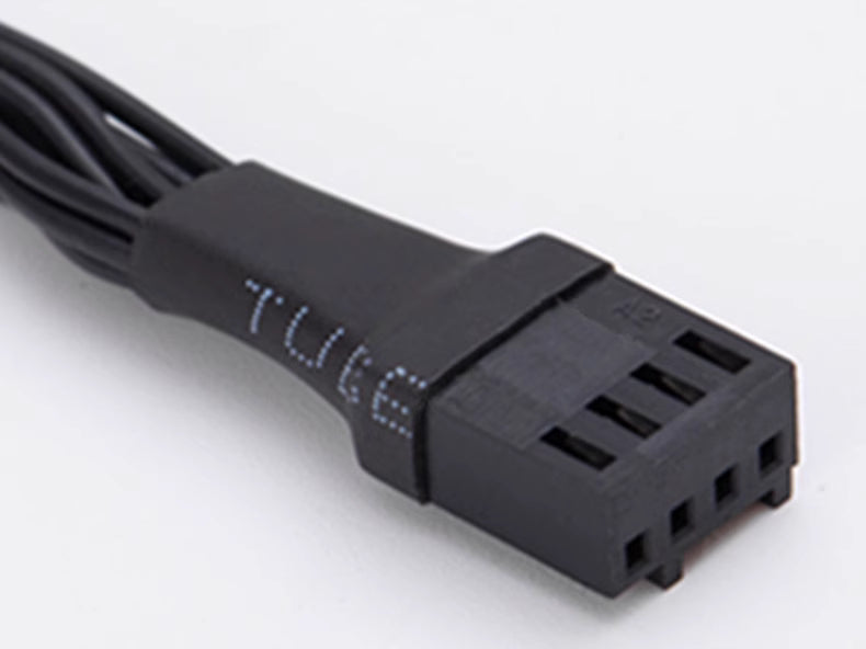 4-Pin PWM Fan Splitter Cable - 1 to 3 Extension (15cm) - label, connector and cable detail